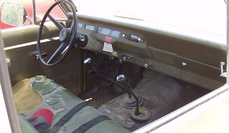 74 IHC Scout II Compact Sport Wagon 4x4 Dash