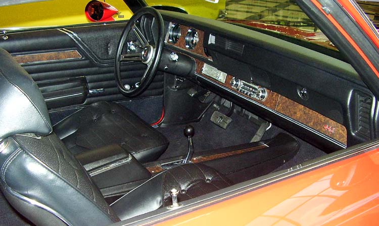 70 Oldsmobile Cutlass 442 W-30 2dr Hardtop Dash