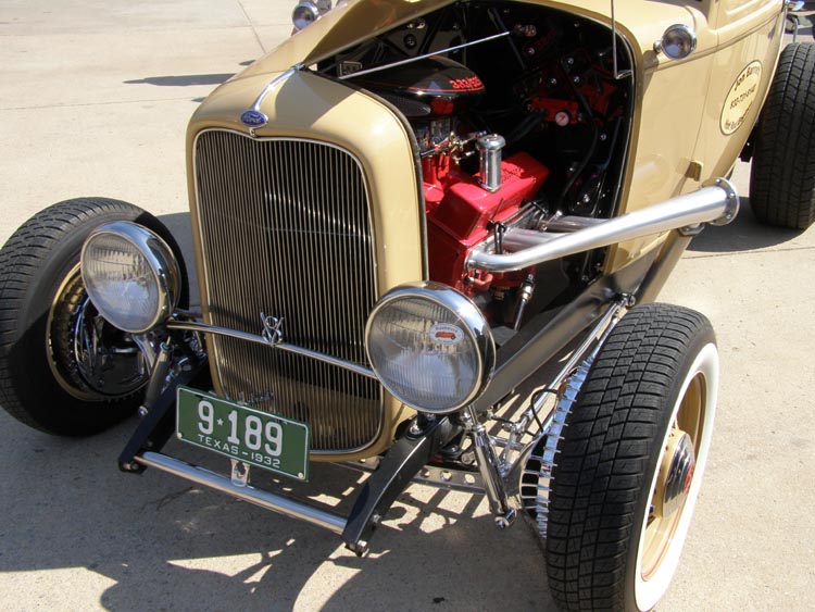 32 Ford Hiboy 5W Coupe Detail