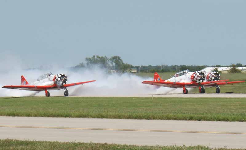 North American AT-6 Texan<br>AeroShell Aerobatics Show